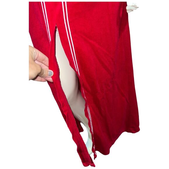 Vintage 1970s Evelyn Pearson Red Polyester Long Robe/House Dress with White Trim - Picture 10 of 16